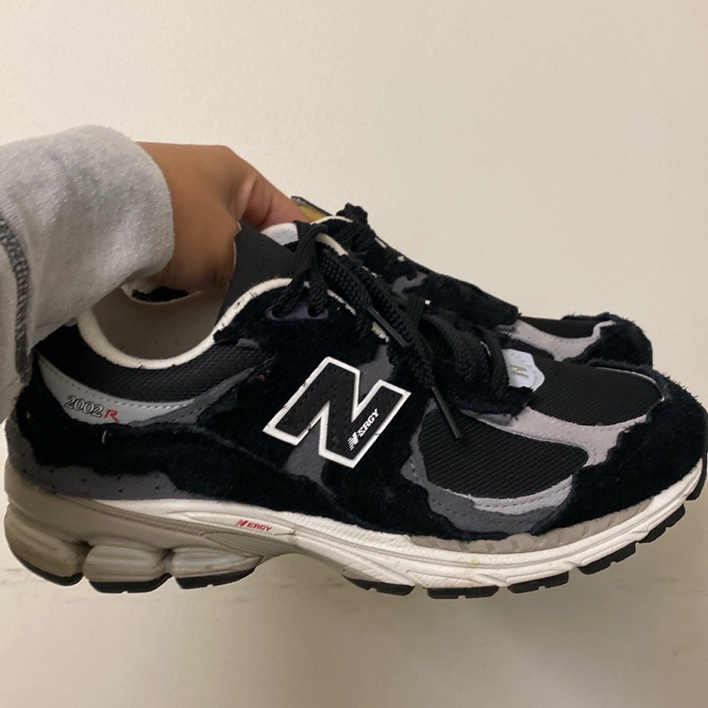 New Balance 2002r